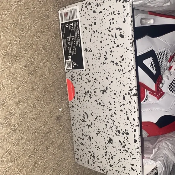 Air Jordan 4s Fire Reds